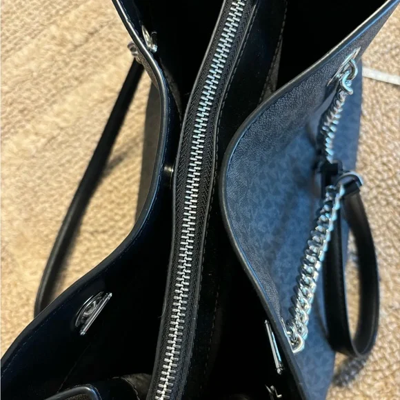 Michael Kors Gray and Black Shoulder Bag - Picture 4 of 7